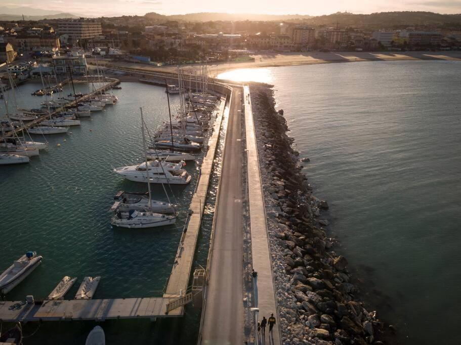 Retroscena Appartamento Mare In Centro Civitanova Marche Exterior foto