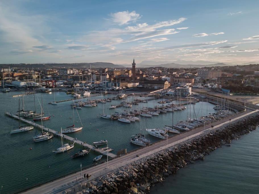 Retroscena Appartamento Mare In Centro Civitanova Marche Exterior foto